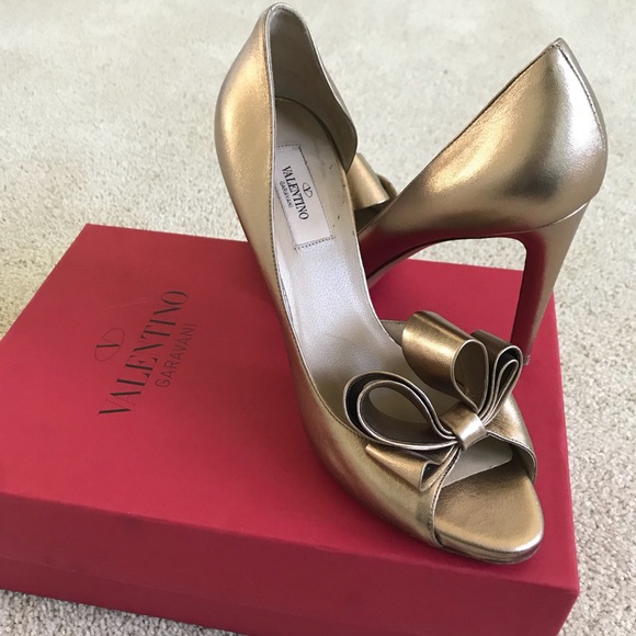 SOLD!!! 39.5 VALENTINO. D’Orsay gold heel - Picture 2 of 5